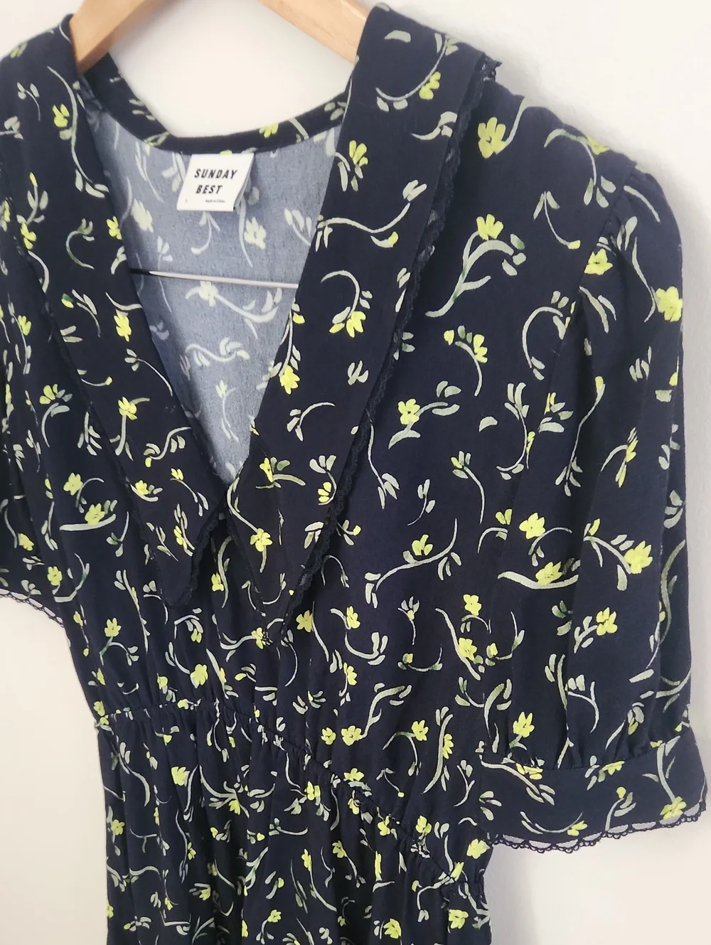 Sunday Best Aritzia Floral Dress With Collar & Lace Details Small